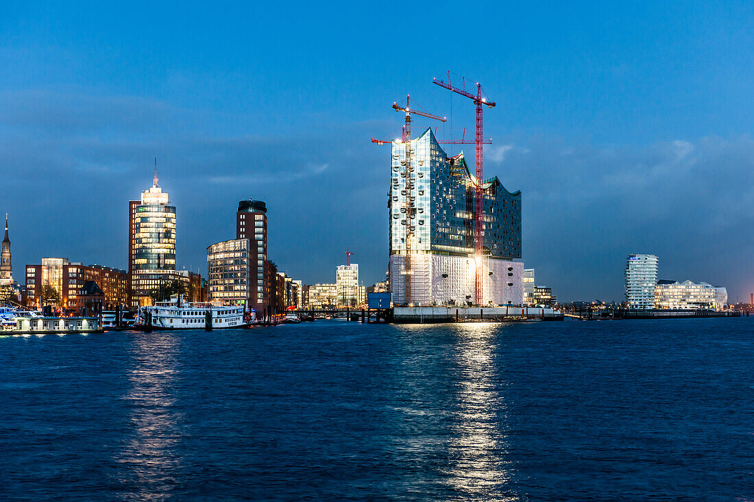 View over river Elbe to Hafencity with Elbe Philharmonic Hall in the evening, Hamburg, Germany