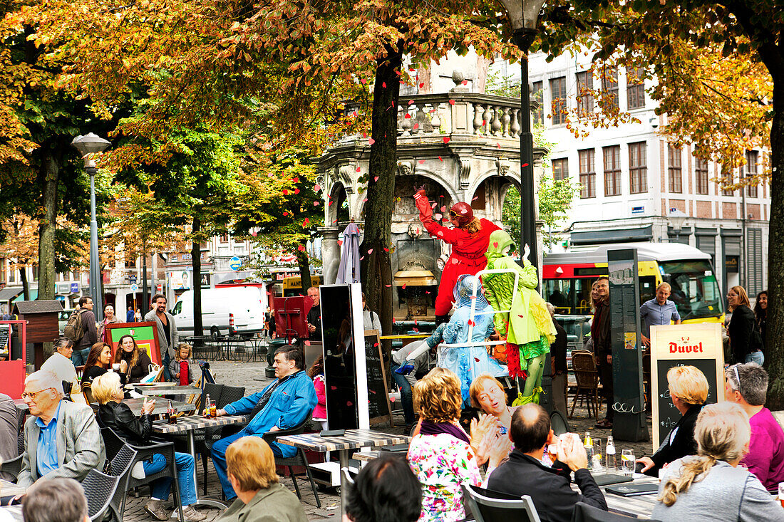 Straßenkünstler am Place du Marchee, Lüttich, Wallonien, Belgien