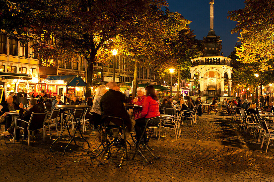 Pavement cafes in Place du Marchee, Le Perron in background, Liege, Wallonia, Belgium