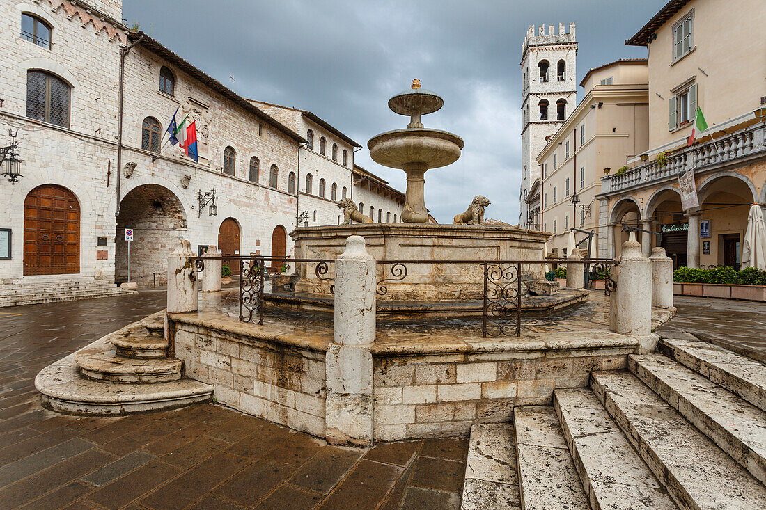 Fountain with tree lions from the 16th century, Assisi, UNESCO World Heritage Site, Via Francigena di San Francesco, St. Francis Way, Assisi, province of Perugia, Umbria, Italy, Europe