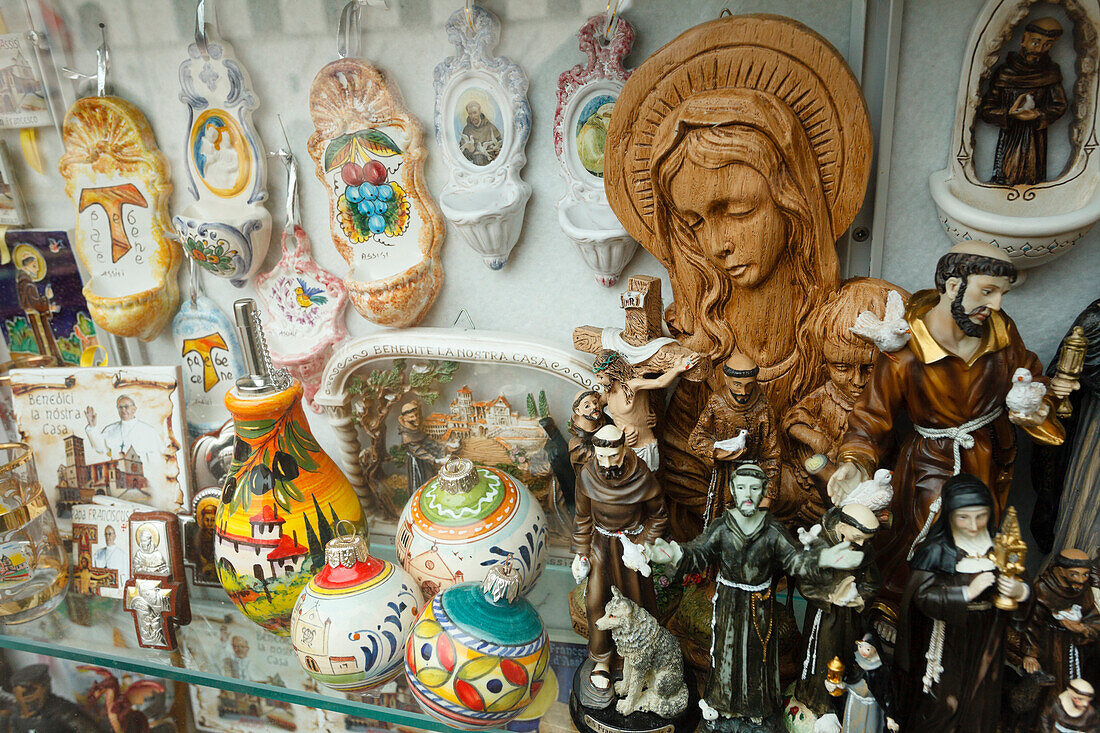 Souvenir shop with devotional objects, Assisi, UNESCO World Heritage Site, Via Francigena di San Francesco, St. Francis of Assisi, St. Francis Way, Assisi, province of Perugia, Umbria, Italy, Europe