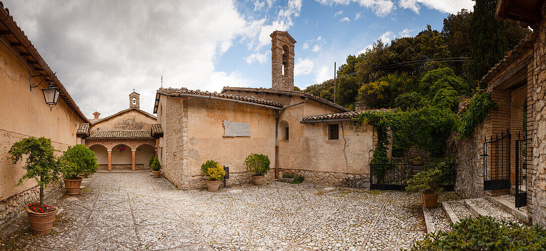 Chiesa di San Giuliano, 12.Jhd., Convento San Francesco, Kloster, Franziskus von Assisi, Via Francigena di San Francesco, Franziskusweg, Monteluco, bei Spoleto, Provinz Perugia, Umbrien, Italien, Europa