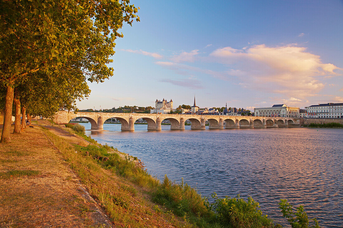 Das Château von Saumur an der Loire, Dept. Maine-et-Loire, Region Pays de la Loire, Frankreich, Europa