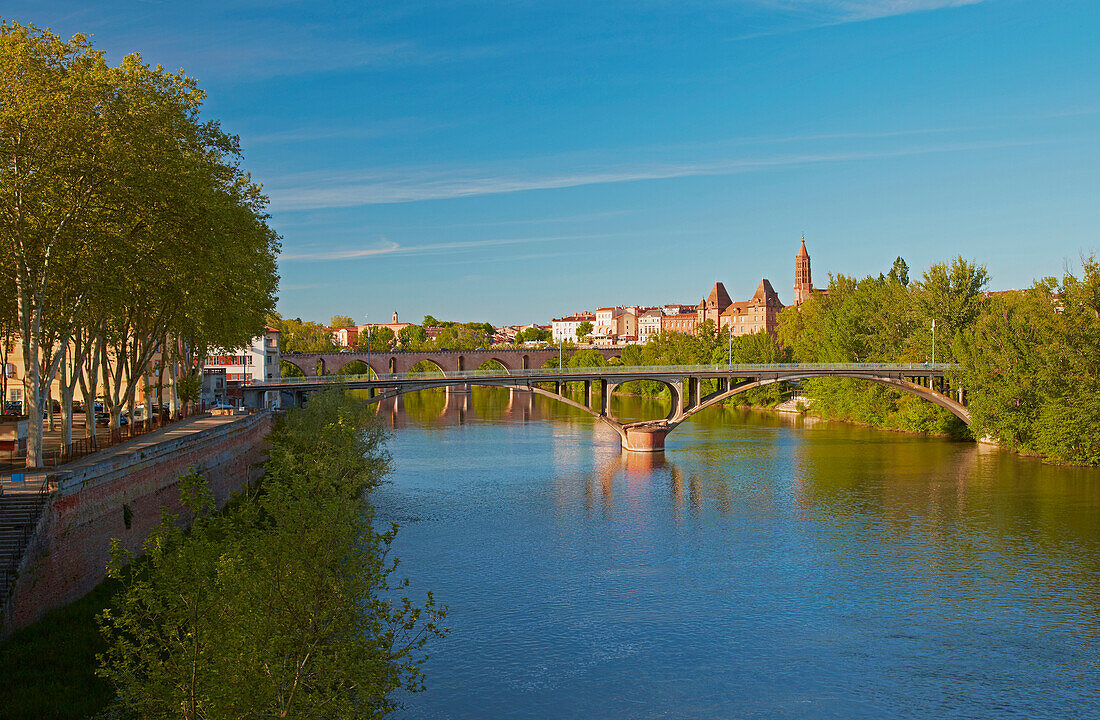 Blick auf Montauban, Musée Ingres, Pont Neuf, Pont Vieux, Tarn, Dept. Tarn-et-Garonne, Region Aquitaine, Frankreich, Europa