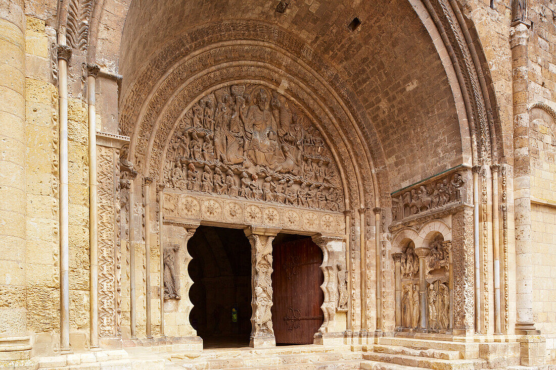 Südportal der Kirche L'Abbaye Saint-Pierre in Moissac, Dept. Tarn-et-Garonne, Region Aquitaine, Frankreich, Europa