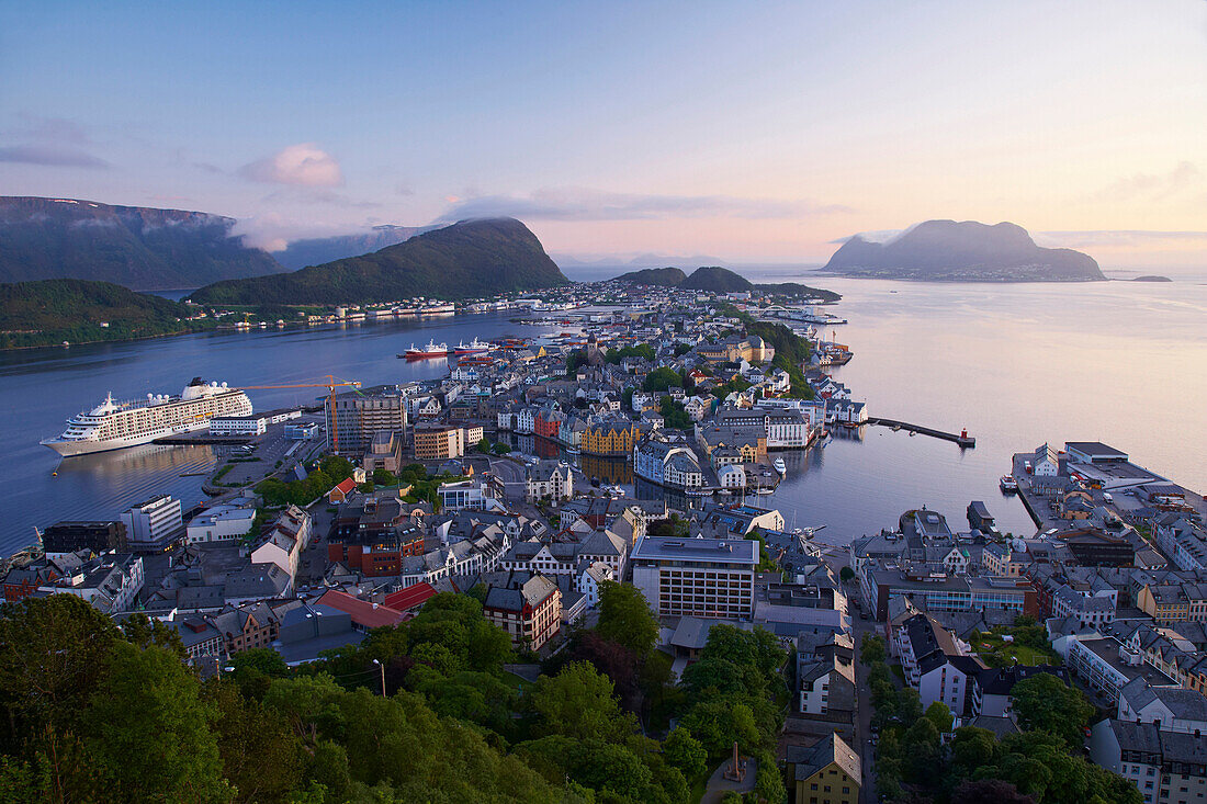 Blick vom Berg Aksla auf Alesund, Provinz Möre og Romsdal, Vestlandet, Norwegen, Europa