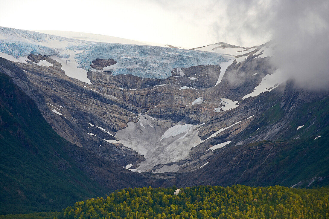 Vestisen des Svartisengletschers über dem Holandsfjord, Provinz Nordland, Nordland, Norwegen, Europa