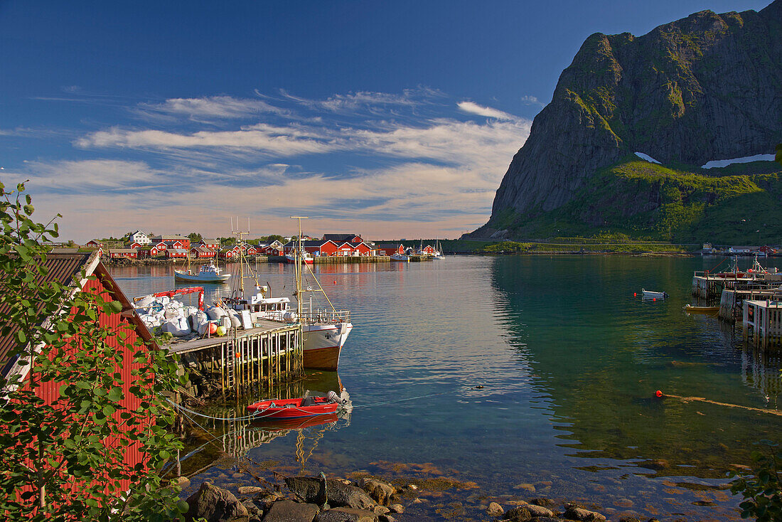 Blick auf das alte Fischerdorf Reine, Lofoteninsel Moskenes, Lofoten, Provinz Nordland, Nordland, Norwegen, Europa