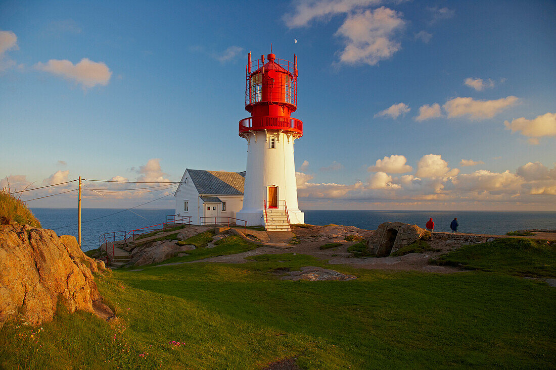 Leuchtturm auf Felsenküste von Kap Lindesnes, Provinz Vest-Agder, Soerlandet, Norwegen, Europa