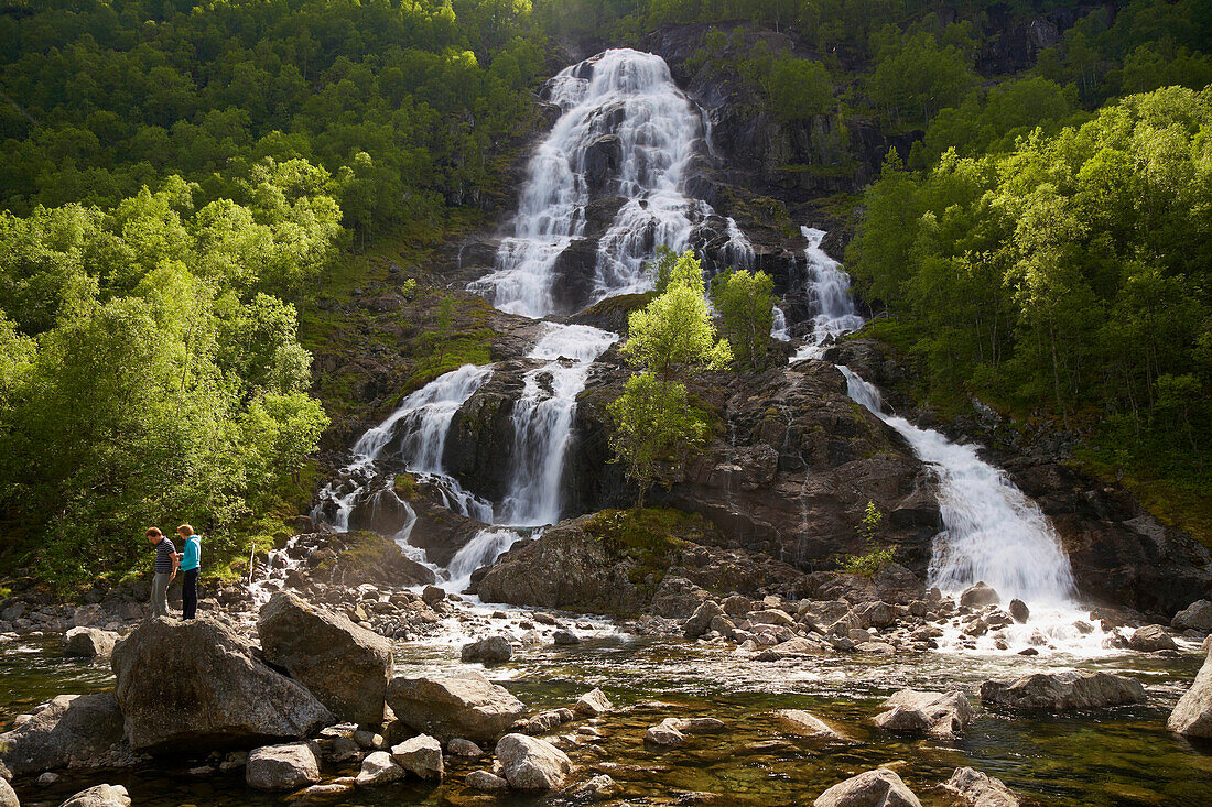 Brattland Wasserfall im Brattlandsdalen, RV 13, Provinz Rogaland, Vestlandet, Norwegen, Europa