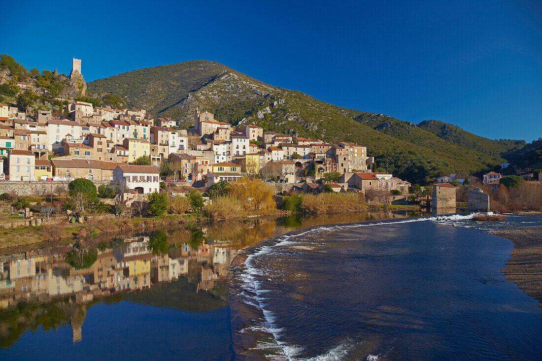 Blick auf Roquebrun, Orb, Dept. Hérault, Languedoc-Roussillon, Frankreich, Europa