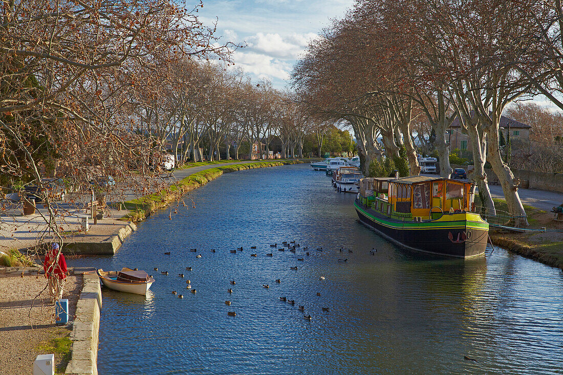 Hausboot auf dem Kanal, Canal du Midi, in, Le Somail, Dept. Aude, Languedoc-Roussillon, Frankreich, Europa
