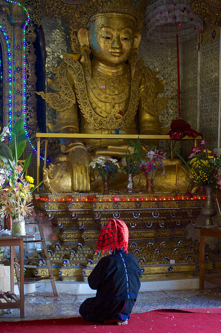 Pa-O woman at Phaung Tha Kyaung Pagoda, Inle Lake, Shan Staat, Myanmar, Burma