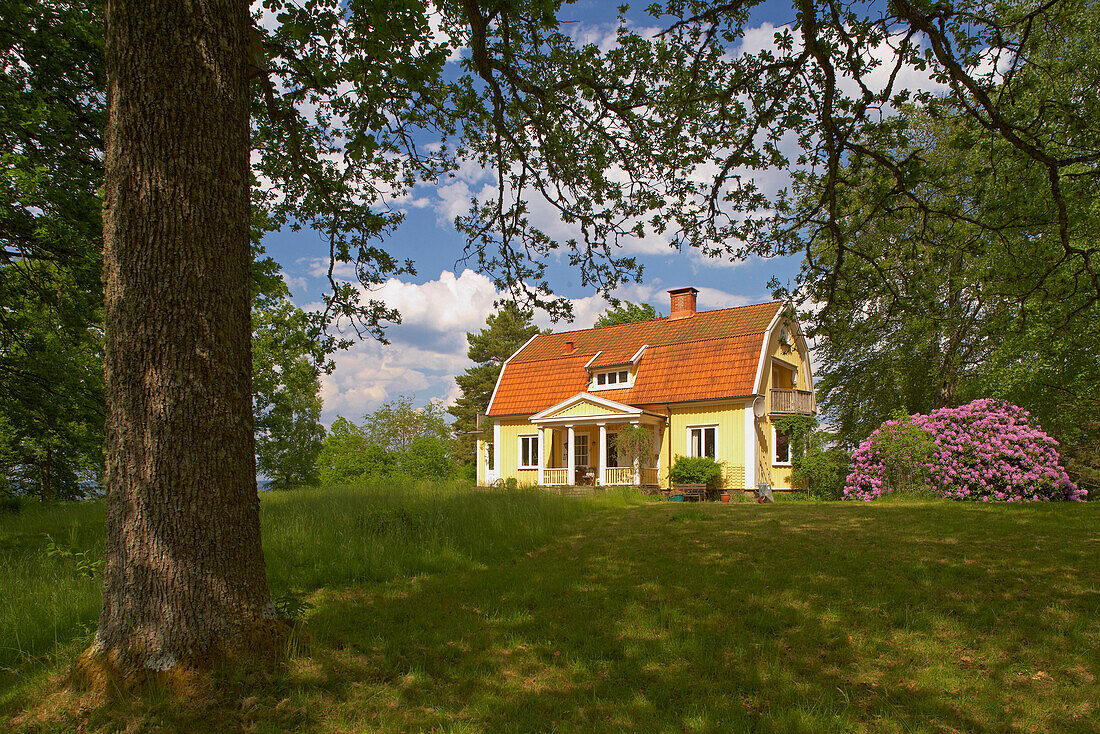Old wooden house at Vaestra Bodarne, Mjoern, Province of Bohuslaen, West coast, Sweden, Europe
