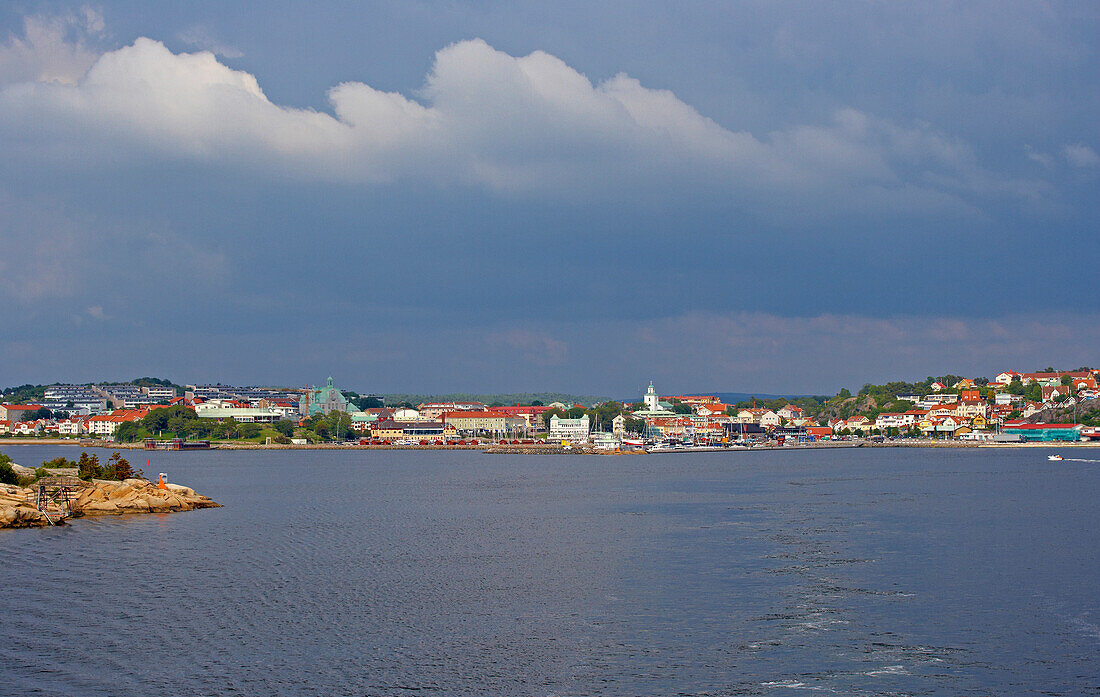 Blick von Fähre auf Strömstad, Provinz Bohuslaen, Westküste, Schweden, Europa