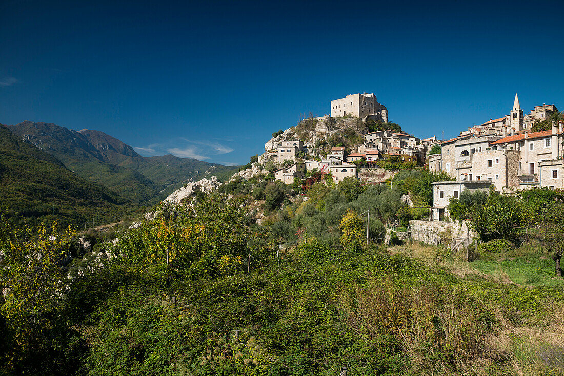 Castelvecchio di Rocca Barbena, Provinz Savona, Riviera di Levante, Ligurien, Italien