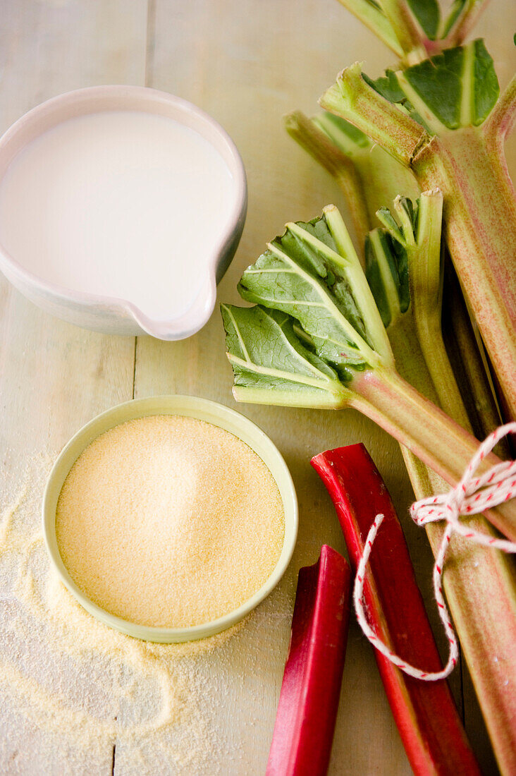 Rhubarb, sugar and cream