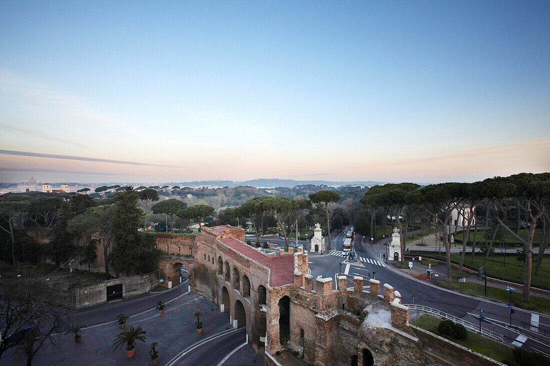 Blick vom Grand Hotel Flora aus auf die Stadt, Rom, Latium, Italien