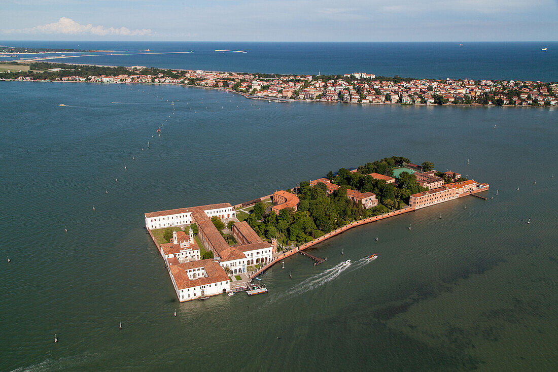 Lagune von Venedig aus der Luft, San Lazzaro mit Kloster, San Lazzaro degli Armeni, Lido, Adria, Mittelmeer,Italien