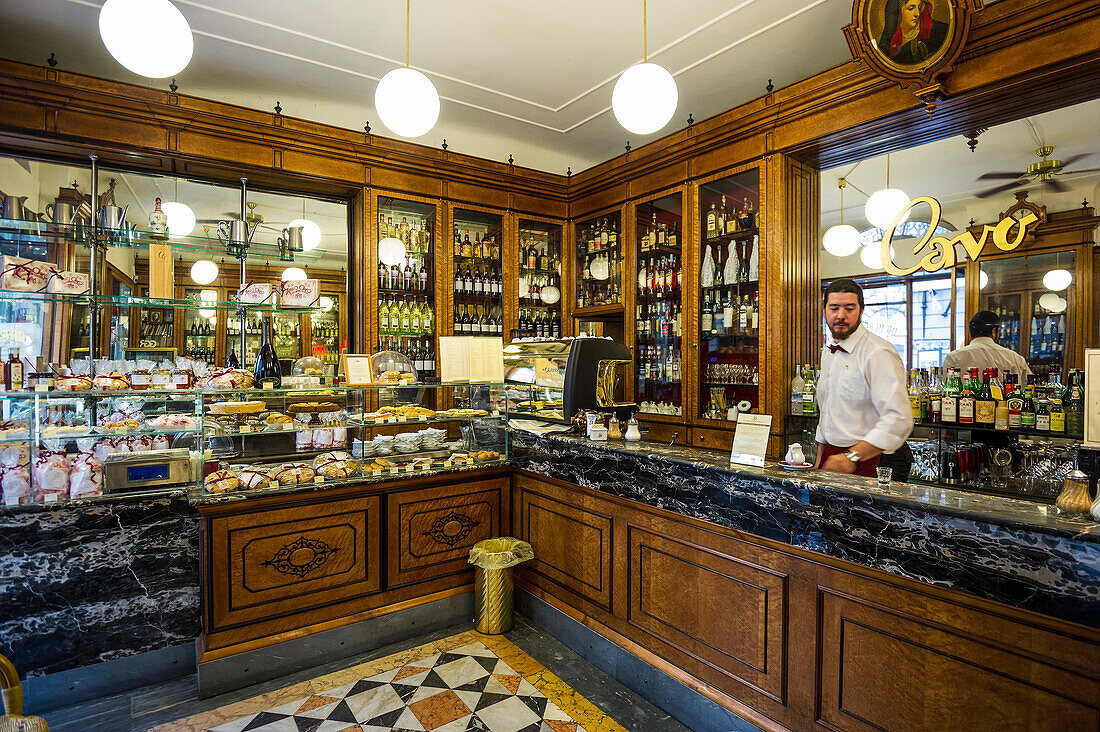 Cafe and gourmet food store, historic city, Genoa, Liguria, Italia