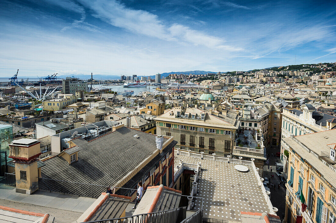 Blick vom Palazzo Rosso über die Altstadt von Genua, Ligurien, Italien