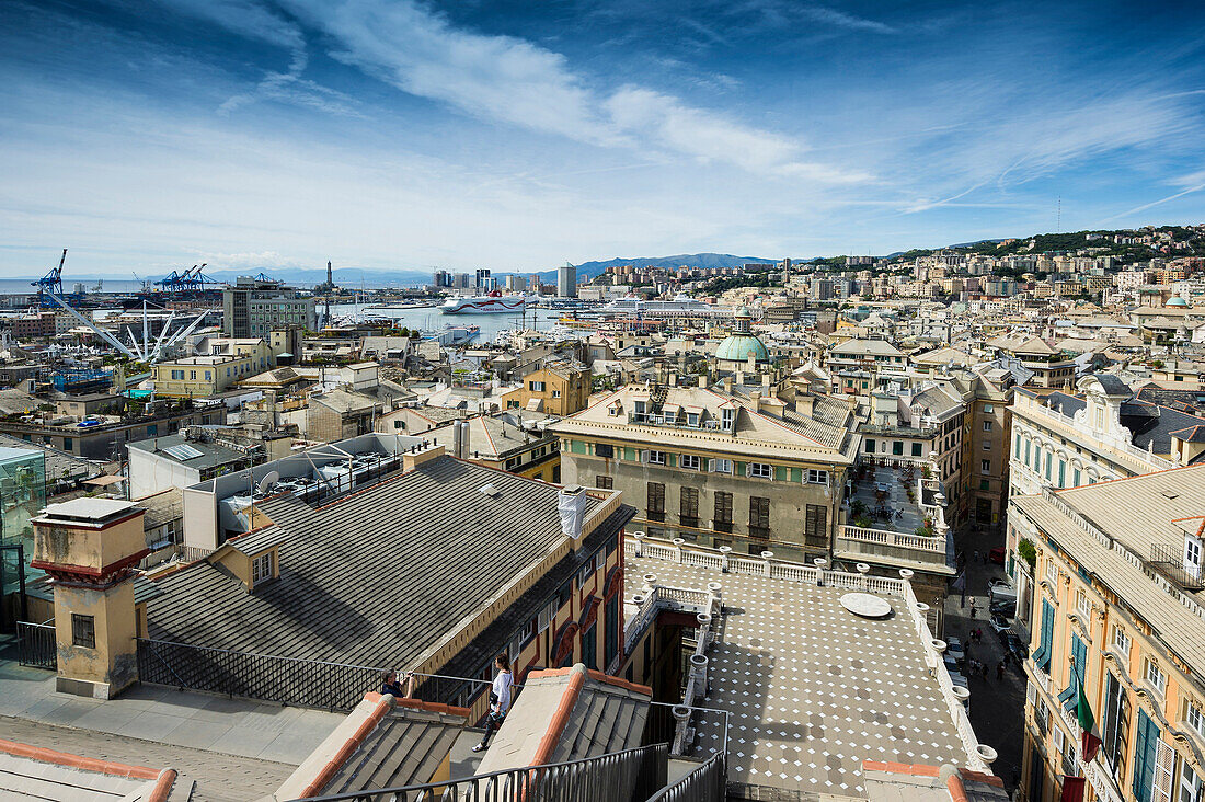 View over the historic quarter, Genoa, Liguria, Italia