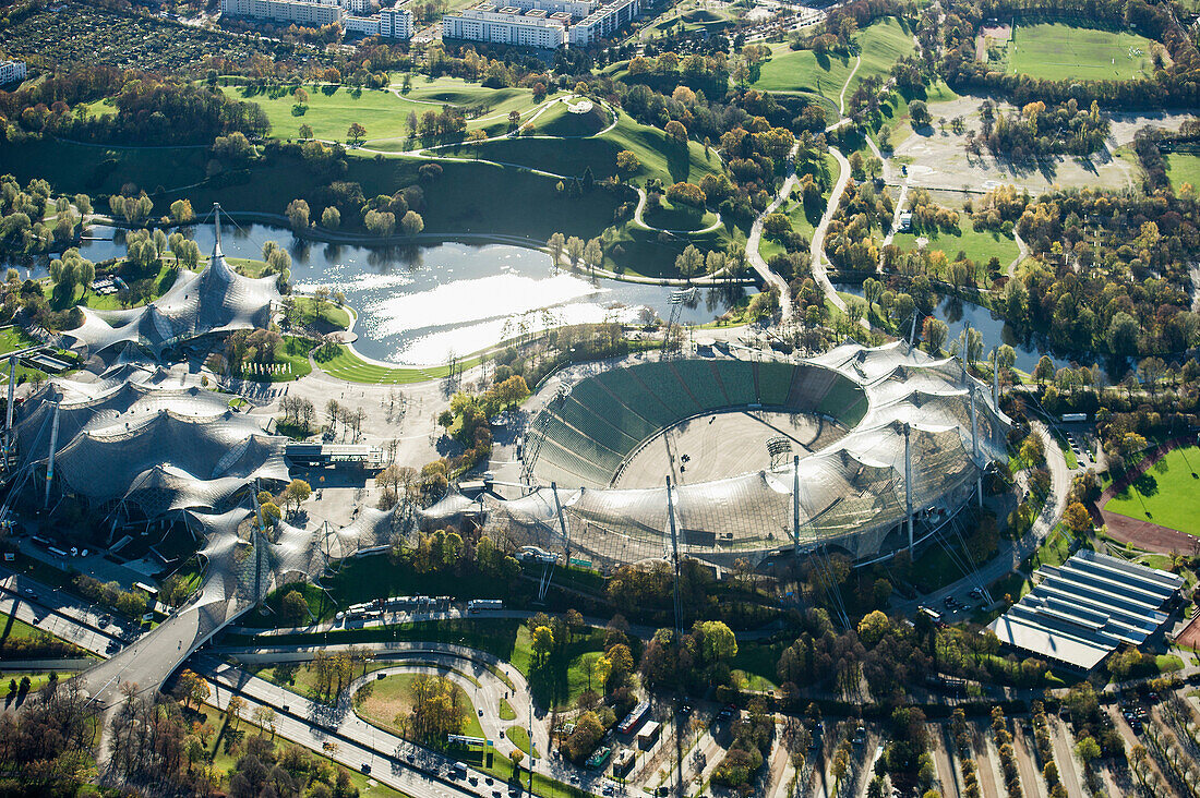 Luftaufnahme vom Olympiapark, München, Bayern, Deutschland