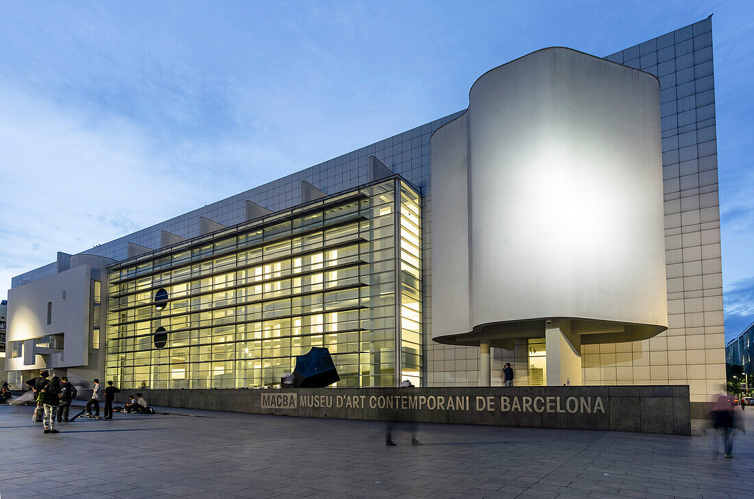MACBA im Abendlicht, Museum of Modern Art, Richard Maier, Barcelona, Spanien