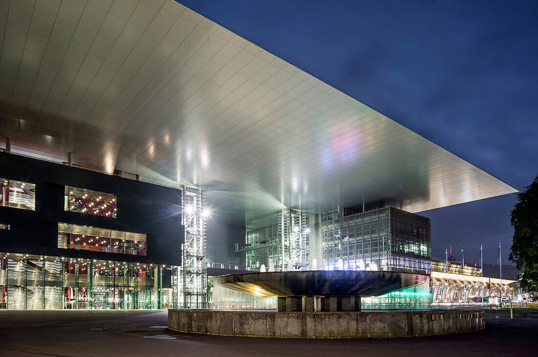 Brunnen und Kulturzentrum, Kultur- und Kongresszentrum Luzern, KKL, Europaplatz, Jean Nouvel, Luzern, Schweiz