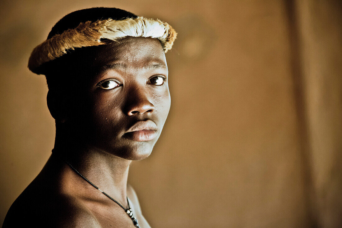 Junger Mann der Zulu Volksgruppe, KwaZulu-Natal, Südafrika, Afrika