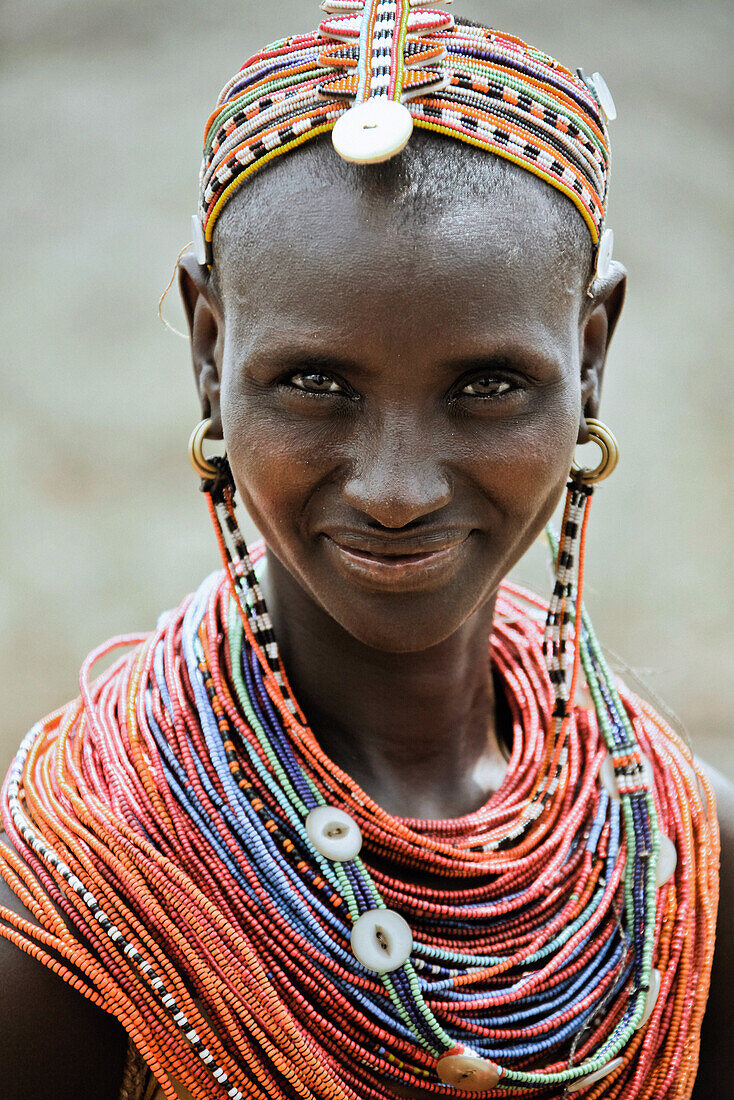 Junge Frau der Samburu Volksgruppe, Nordkenia, Afrika