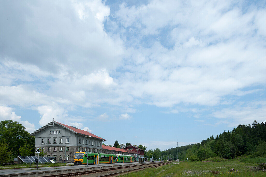 Bahnhof mit Waldbahn Zug, Grenzbahnhof, Bayerisch Eisenstein, Bayerischer Wald, Bayern, Deutschland