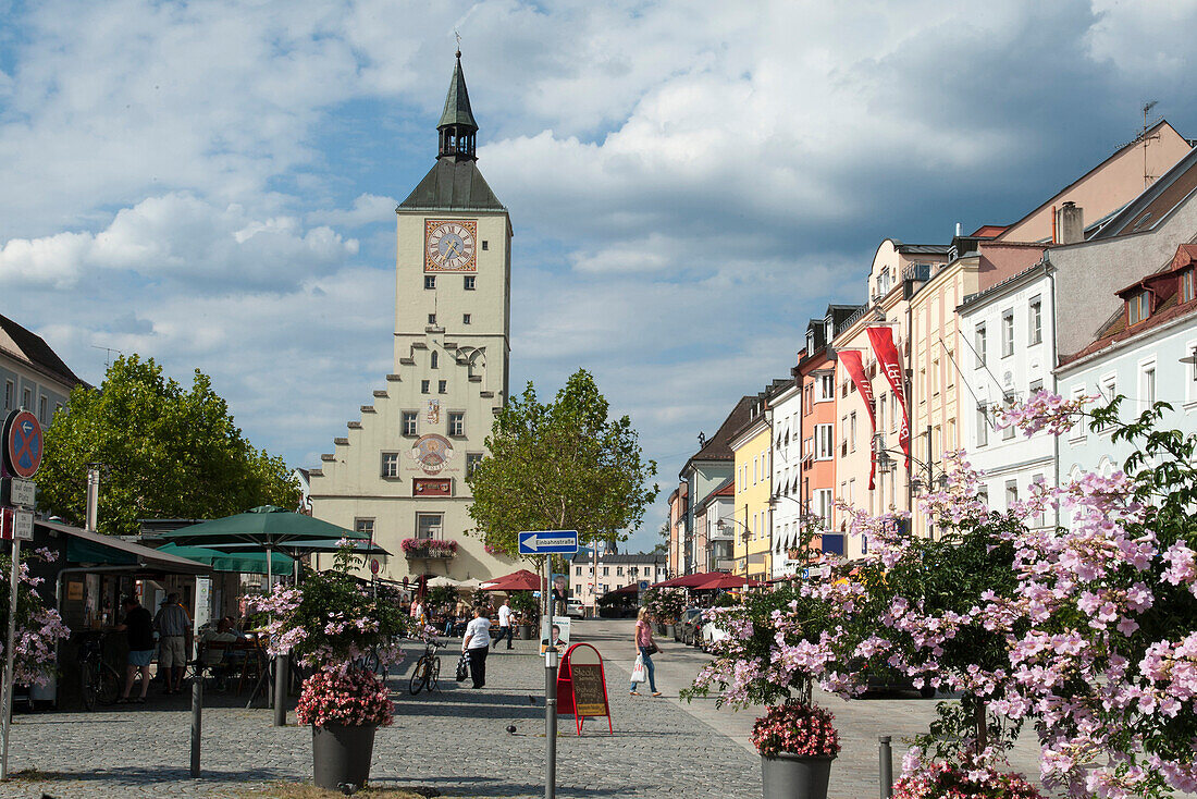 Town square, Luitpoldplatz and old town hall, Deggendorf, Bavarian Forest, Bavaria, Germany