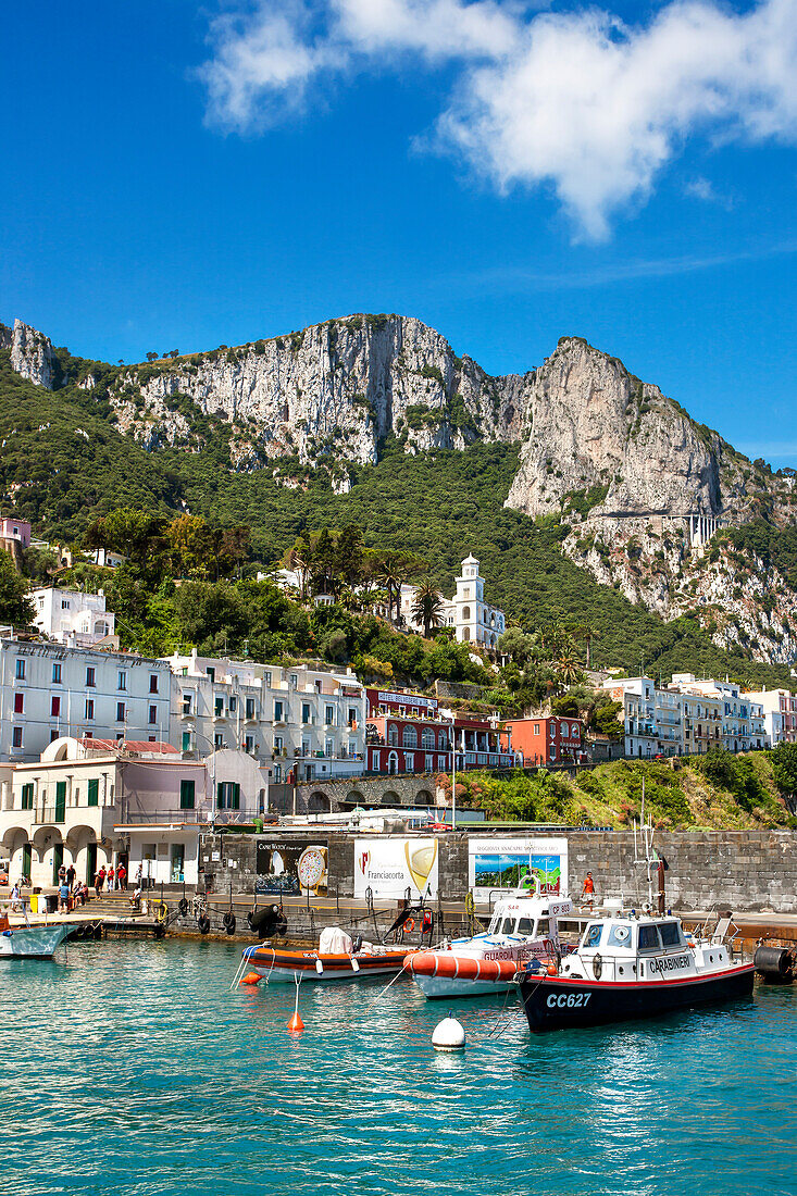 Boote im Hafen, Marina Grande, Capri, Kampanien, Italien