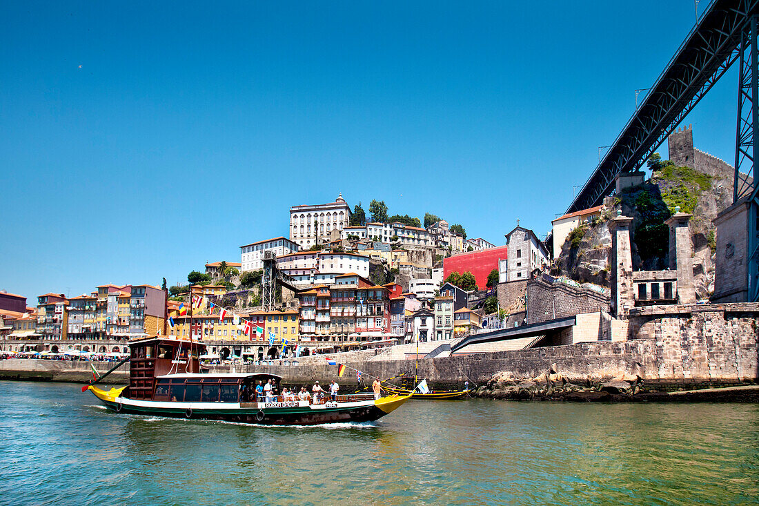 Bridge over Duoro River, Ponte Dom Luis I and the old town of Ribeira, Porto, Portugal