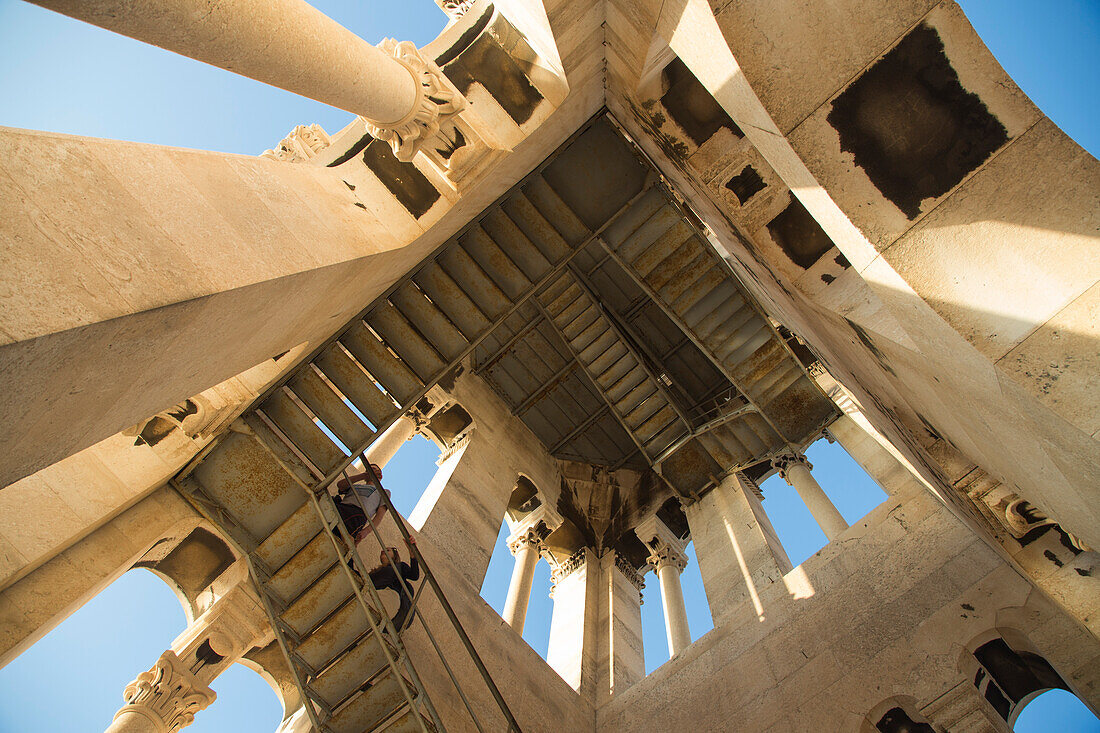 Treppe zum Campanile Glockenturm der Kathedrale des Heiligen Domnius, Split, Dalmatien, Kroatien, Europa