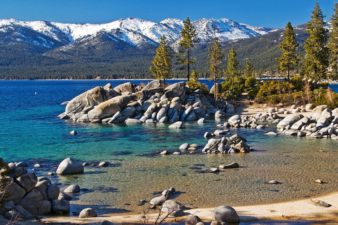 Divers Cove at Sand Harbor on the east shore of Lake Tahoe in the summer, NV, Lake Tahoe, California, USA