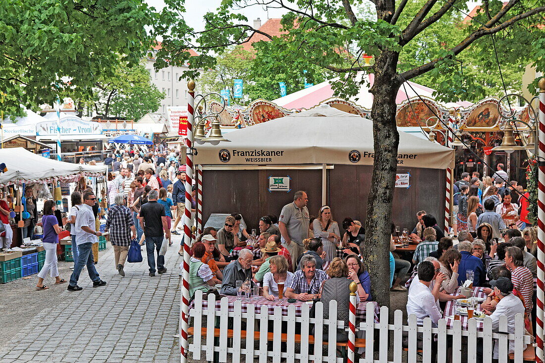 Terrasse eines Restaurants auf der Auer Dult, Au, München, Oberbayern, Bayern, Deutschland