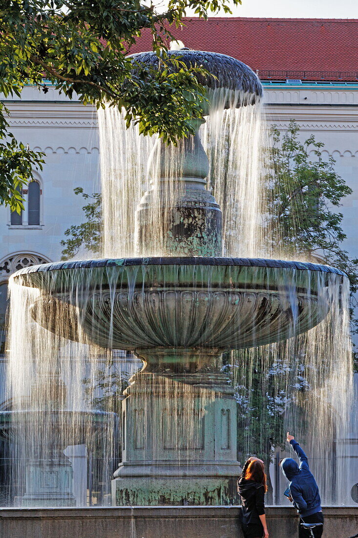 Fountain, Roemischer Brunnen, Professor-Huber-Platz, Maxvorstadt, Munich, Upper Bavaria, Bavaria, Germany