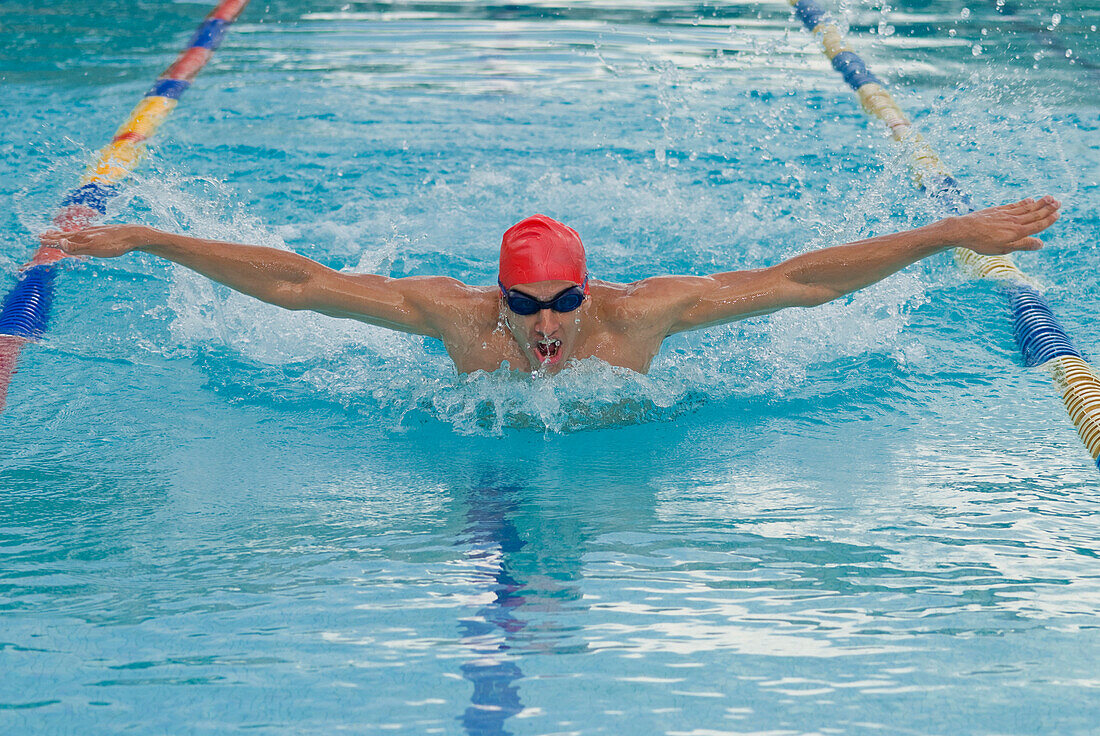 Hispanic man swimming in swimming pool, Caracas, Caracas, Venezuela