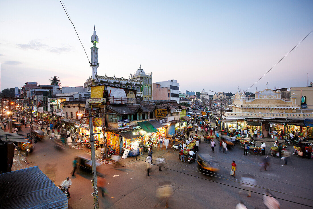 Altstadt mit Moschee und Devaraja Markt, Mysore, Karnataka, Indien