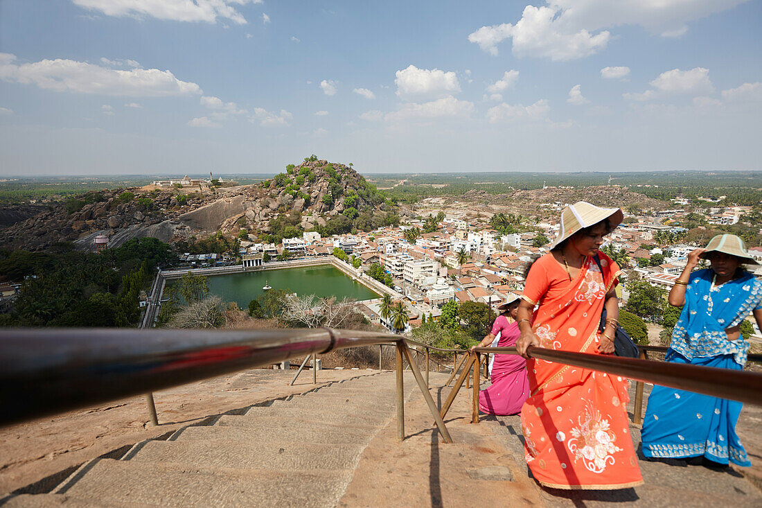 Aufstieg zur Gomateshvara Statue, Shravanabelagola, Karnataka, Indien