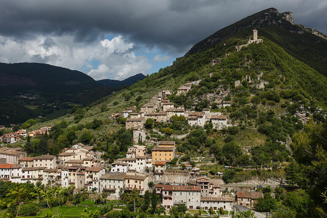 Ferentillo, Precetto-Viertel, Dorf im Tal der Nera, Fluss, Valnerina, Franziskus von Assisi, Via Francigena di San Francesco, Franziskusweg, Provinz Terni, Umbrien, Italien, Europa