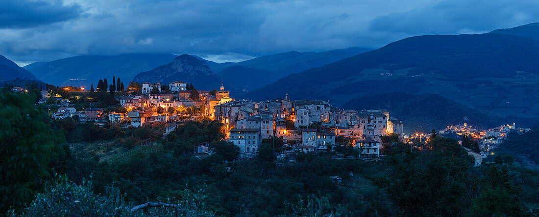 Torreorsina, Dorf über dem Tal der Nera, Arrone unten im Tal, Valnerina, Franziskus von Assisi, Via Francigena di San Francesco, Franziskusweg, Provinz Terni, Umbrien, Italien, Europa