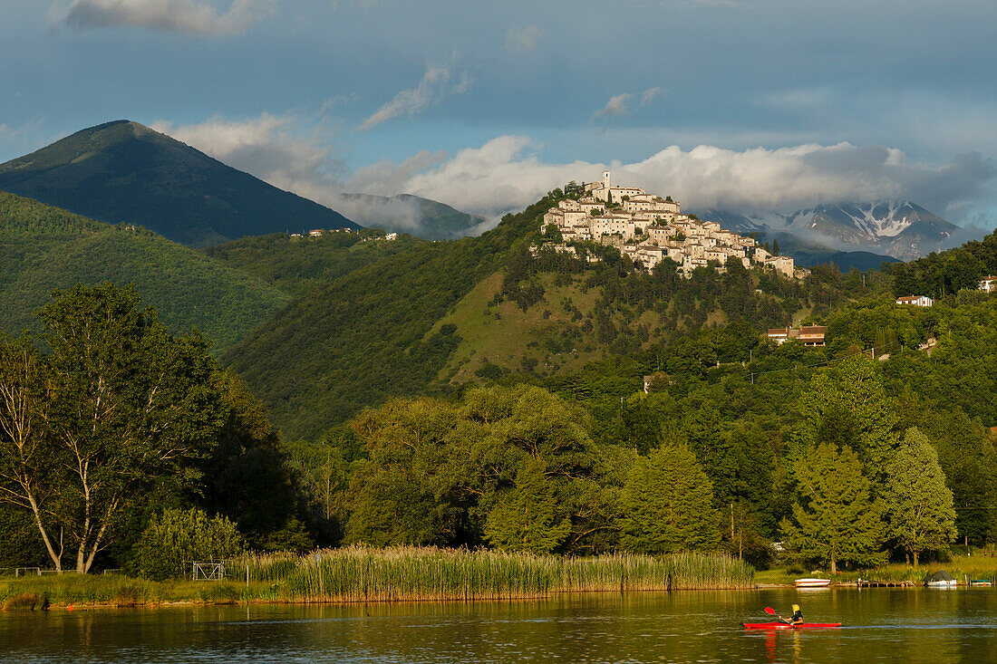 kayak on Lago di Piediluco, view to Labro, province of Rieti, Latium, St. Francis of Assisi, Via Francigena di San Francesco, St. Francis Way, province of Terni, Umbria, Italy, Europe