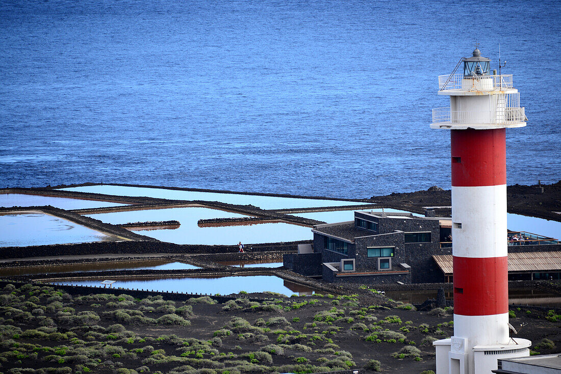 Leuchtturm, Salinen im Hintergrund, Punta de Fuencaliente, La Palma, Kanarische Inseln, Spanien