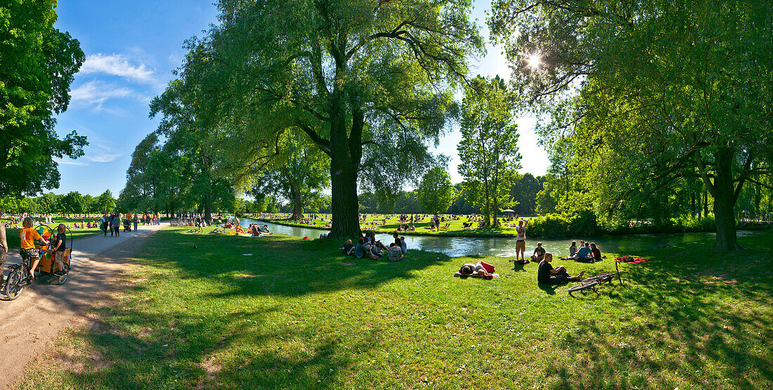 Summer in the English Garden with Eisbach, Englischer Garten, Munich, Upper Bavaria, Bavaria, Germany
