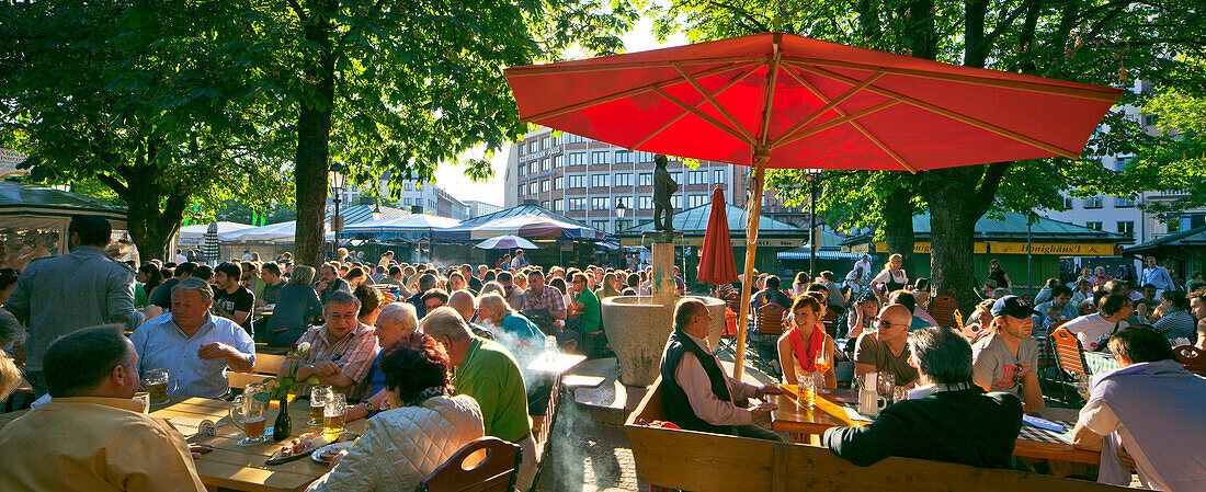 Biergarten am Viktualienmarkt, München, Bayern, Deutschland