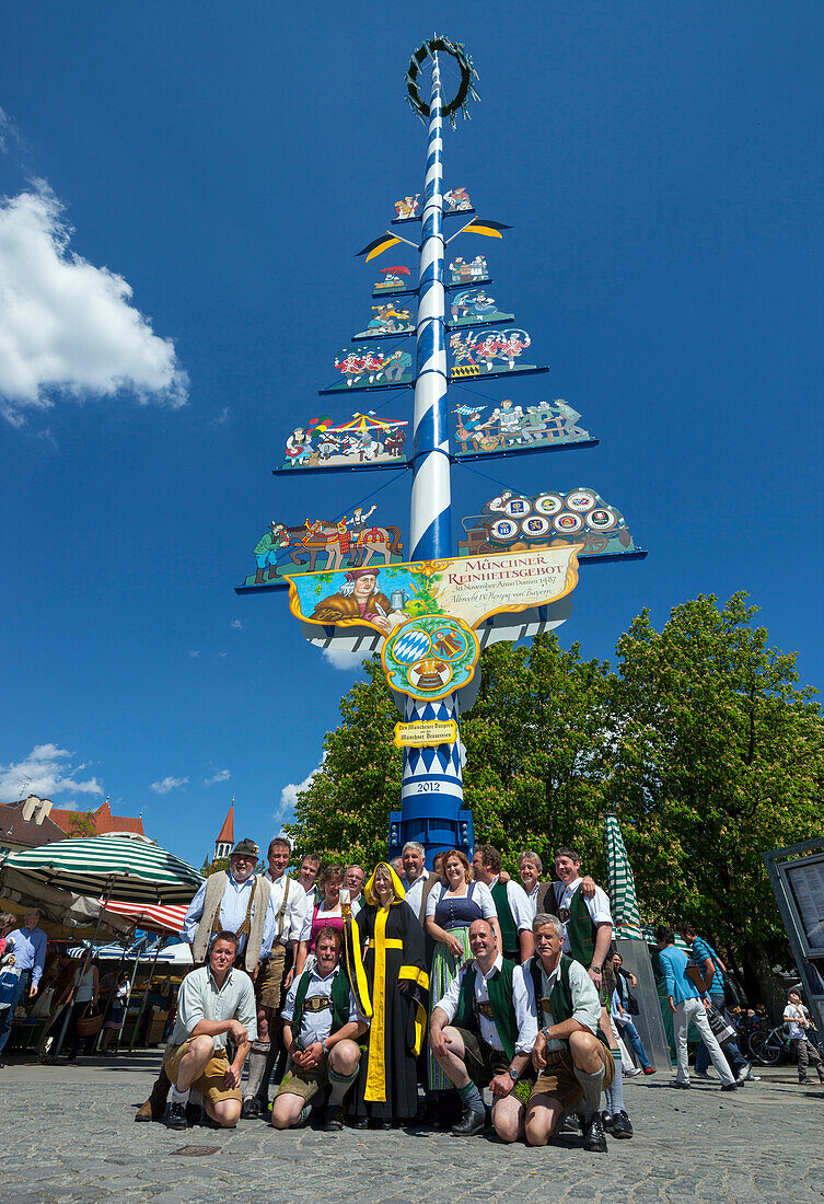 Maibaum, Viktualienmarkt, München, Bayern, Deutschland