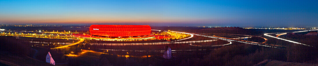 Allianz Arena in rot, München, Bayern, Deutschland